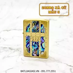 BẬT LỬA ZIPPO ZORRO ULTIMATE JUSTICE KHẢM XÀ CỪ HÌNH CÁNH CỬA (MẪU 5) (FULLBOX) - (XÀI XĂNG)