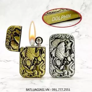 BẬT LỬA XĂNG ĐÁ 1 BÁNH XE DOLPHIN 888 HÌNH CÁ CHÉP D-4 - (XÀI XĂNG)