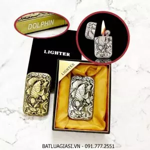 BẬT LỬA XĂNG ĐÁ 1 BÁNH XE DOLPHIN 888 HÌNH CÁ CHÉP D-4 (CÓ HỘP) - (XÀI XĂNG)