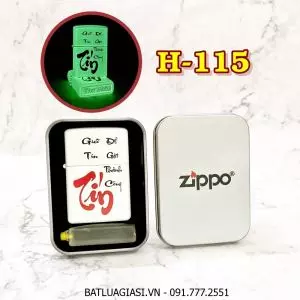 BẬT LỬA ZIPPO CHỮ TÍN THƯ PHÁP "GIỮ TÍN ĐỂ GẶT THÀNH CÔNG" (DẠ QUANG HÚT ÁNH SÁNG) (HỘP THIẾC KÈM XĂNG) H-115